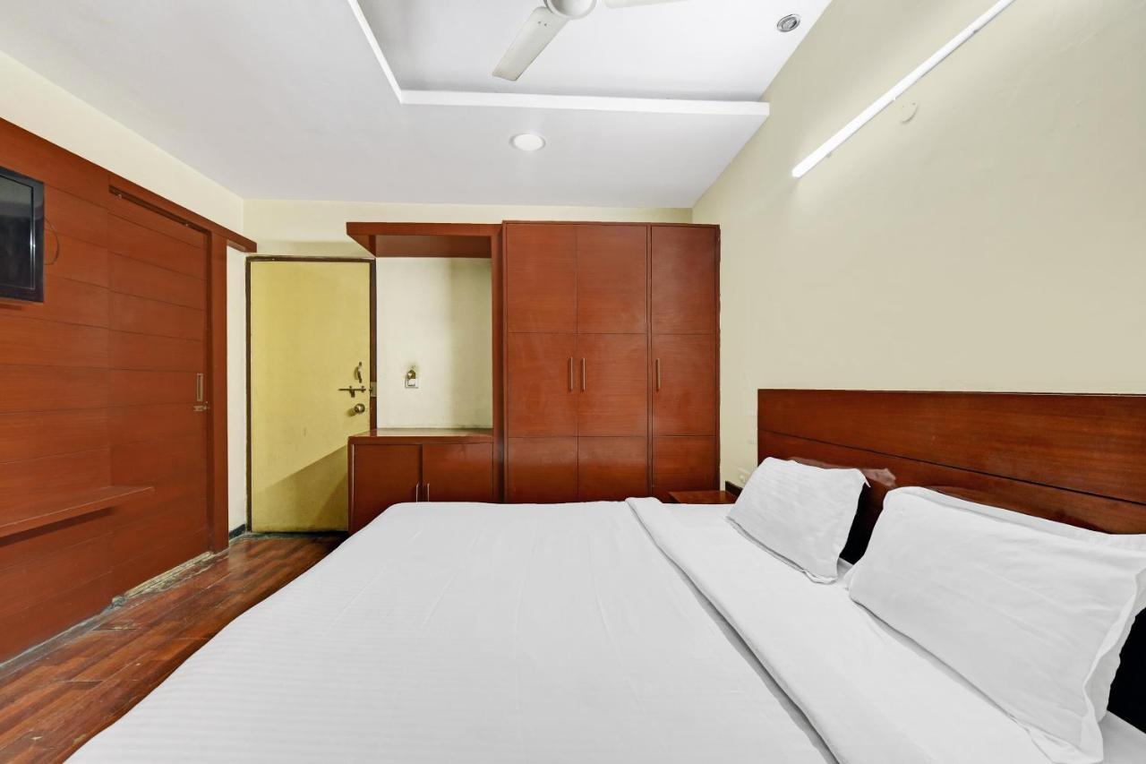 Capital O 84122 Hotel Trilok Palace ジャイプール エクステリア 写真