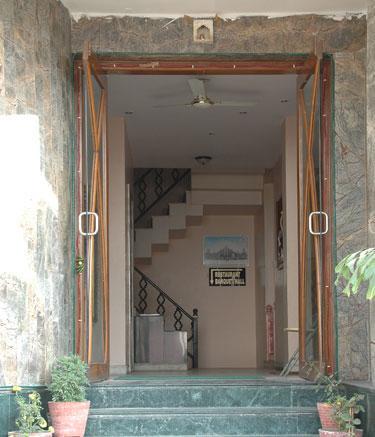 Capital O 84122 Hotel Trilok Palace ジャイプール エクステリア 写真