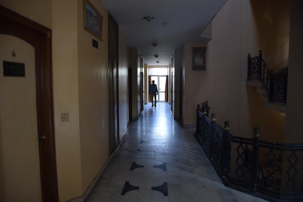 Capital O 84122 Hotel Trilok Palace ジャイプール エクステリア 写真