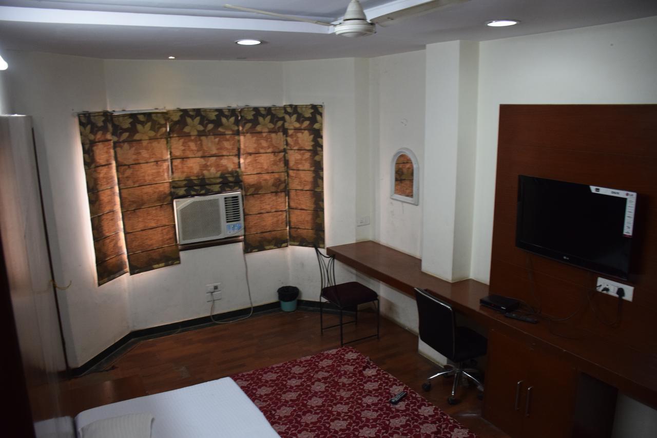 Capital O 84122 Hotel Trilok Palace ジャイプール エクステリア 写真